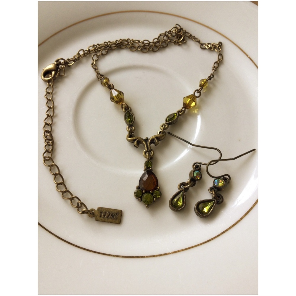 Vtg 1928 Brand Antiqued Gold-tone Green Amber Rhinestones Necklace Earrings Set - Picture 8 of 11